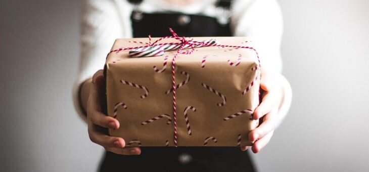 Czy warto rozdawać prezenty? Wszystko o prezentach w e-commerce.